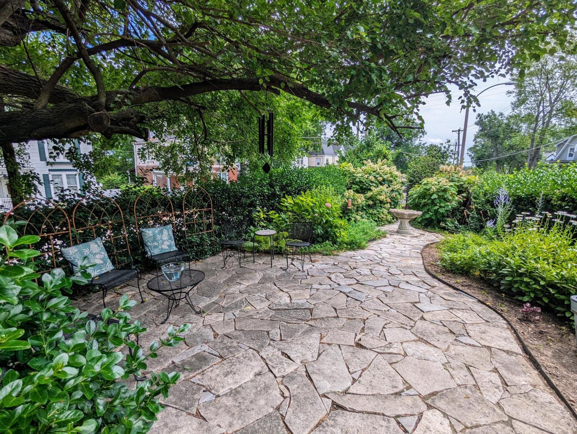 Gothic Heights Inn Clifton Heights Екстериор снимка