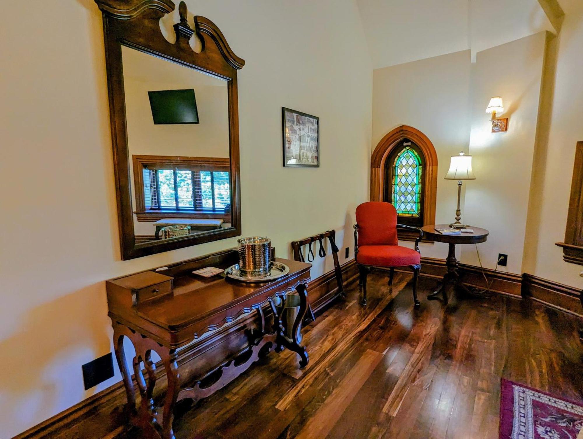 Gothic Heights Inn Clifton Heights Екстериор снимка